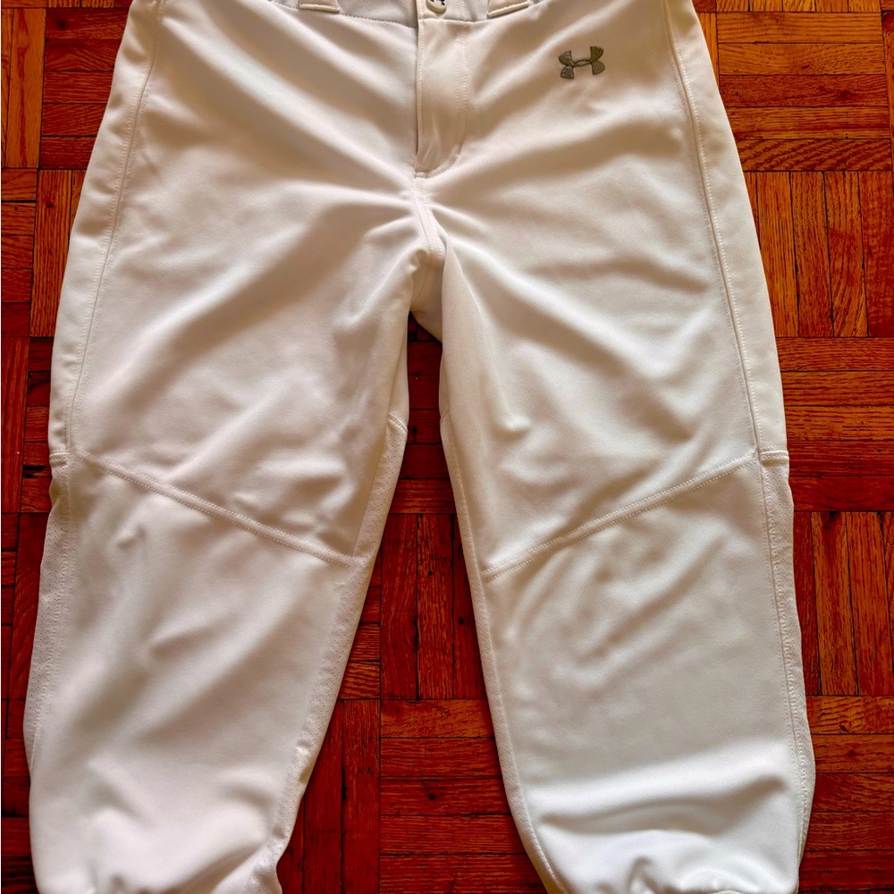 Under Armour women’s White Athletic Pants, size 4